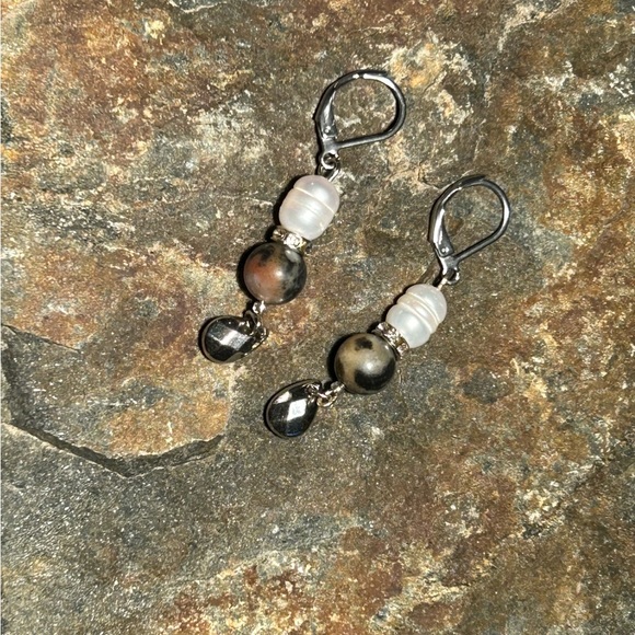 Earrings - Picture 2 of 8